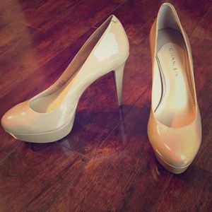 NWT- Gianni Bini Nude patent leather pumps Size 7